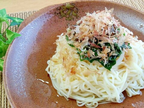 モロヘイヤと塩昆布のぶっかけそうめん